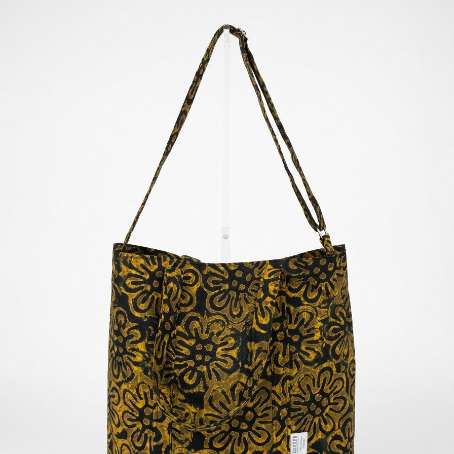 Detalle de las asas del bolso tote nil