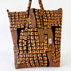 Vista de frente del bolso tote nil de tela africana color salmón