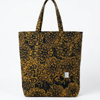 Vista frontal del bolso tote nil de tela batik color negro