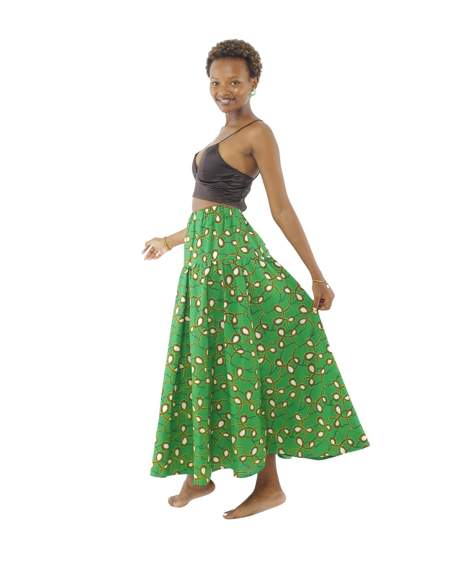 Falda larga de algodón  con tela africana color verde vista lateral.