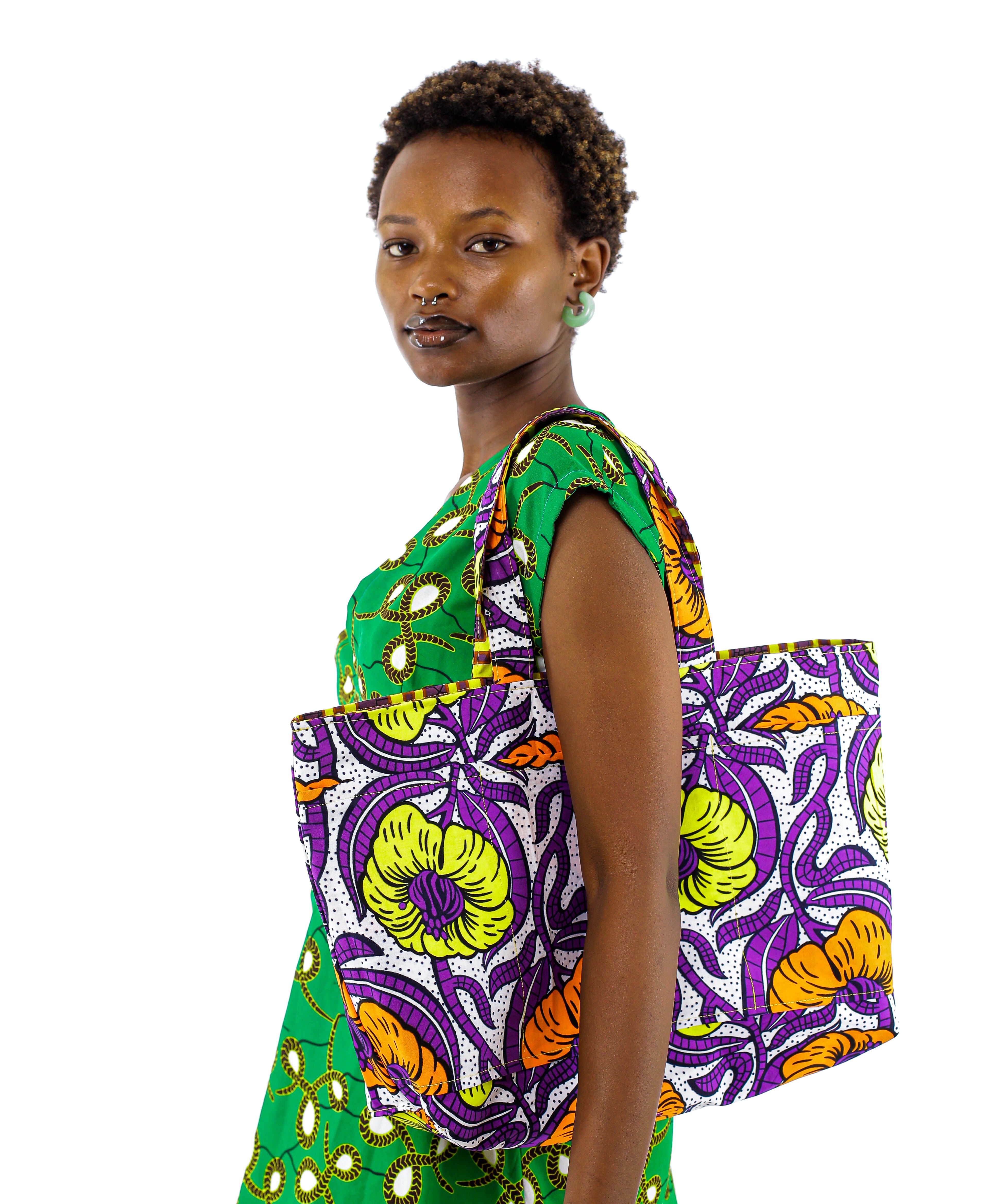 Vestido de tela africana verde y bolso reversible con tela africana