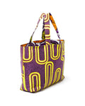 Tote bag Ruthi con tela africana lila visto de perfil