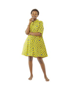 Vestido con tela africana manga tres cuartos.