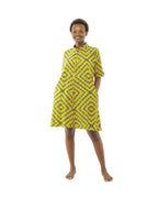 Vestido camisero de algodón con tela africana color amarillo.