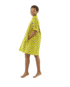 Vestido camisero visto desde el lateral.