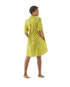 Vista de la parte trasera del vestido camiseo.